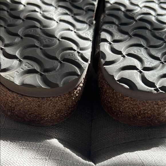 Silver Metallic Birkenstock T-Strap Sandals - Size 9 - Picture 8 of 11